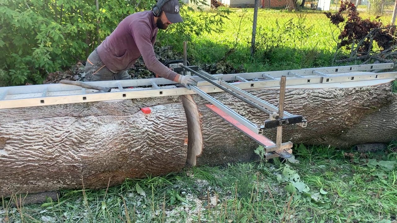 Two logs are cut at once to create perfectly flat wooden boards