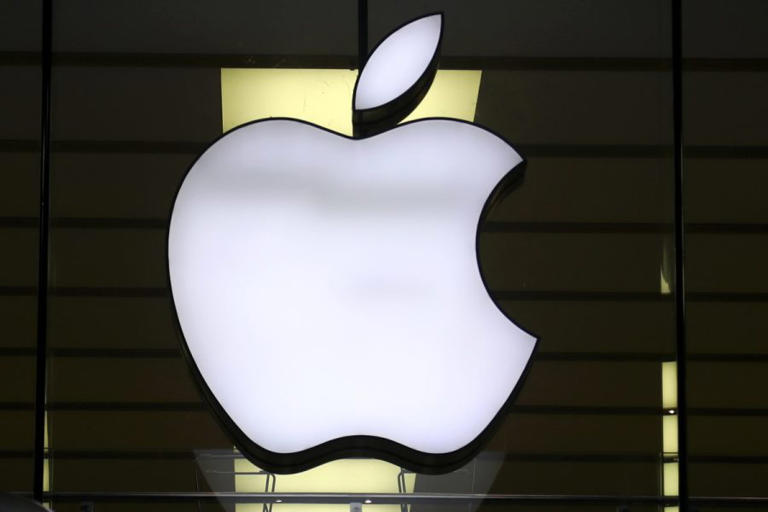Apple Maps changes Lake Ontario name after Trump request