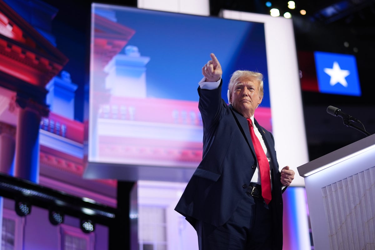 No one wants to go to Trump's unusual midterm convention: report