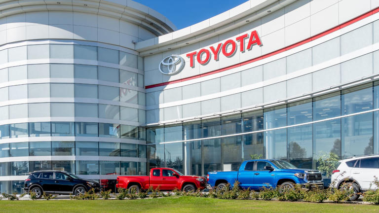 Toyota warns Canadian families not to use second-row seats in 24,454 ...