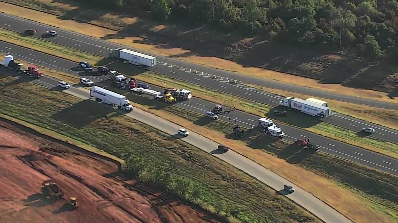 3 taken to hospital after multi-vehicle crash shuts down southbound I ...
