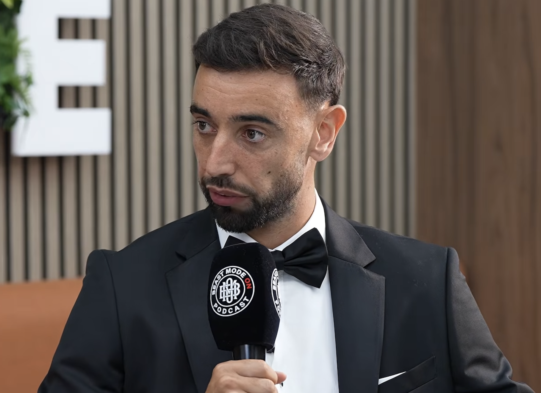 bruno-fernandes-drops-hint-he-wanted-man-utd-to-sign-alex-scott