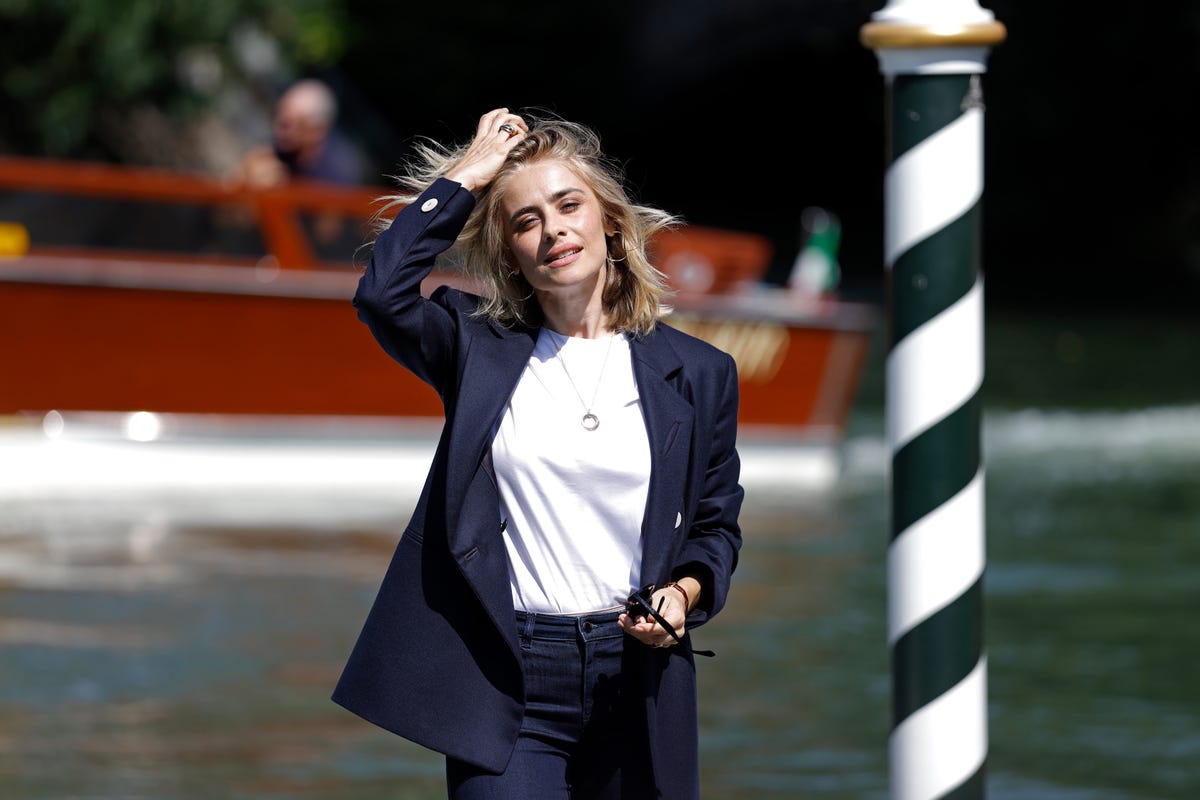 Greta Scarano al suo arrivo al Lido