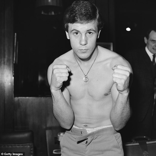 Jimmy Batten dead at 70: Tributes flood in for British boxer who ...