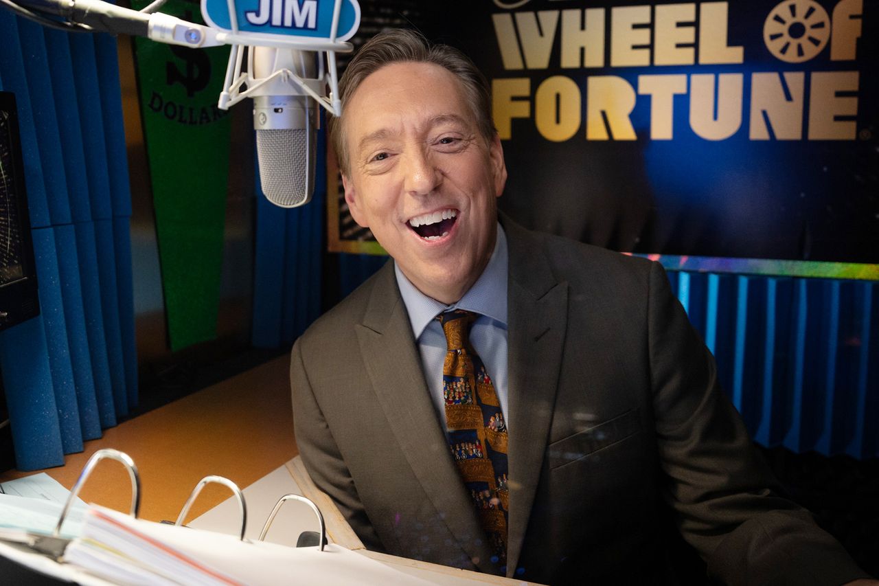 Wheel of Fortune announcer Jim Thornton’s lawyer shares new details of plane incident amid suspension