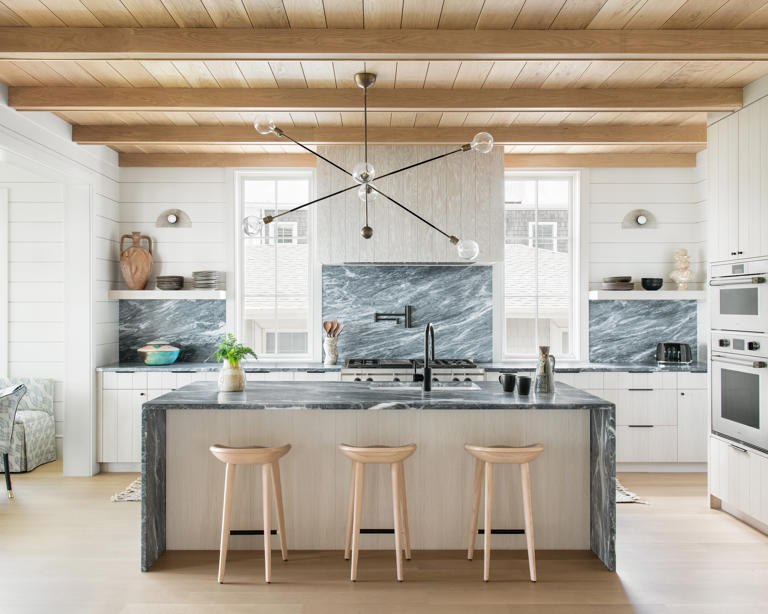 the-most-inspiring-kitchen-backsplash-ideas-that-blend-pretty-and