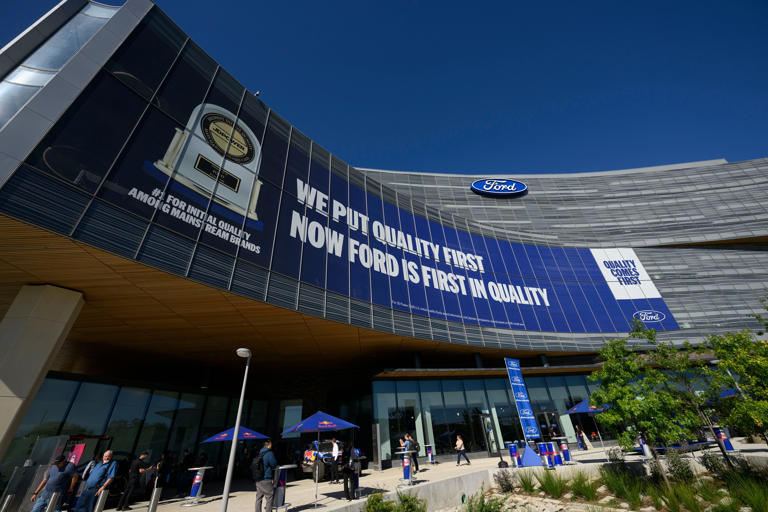 NHTSA opens investigation into Ford Edge coolant intrusion report