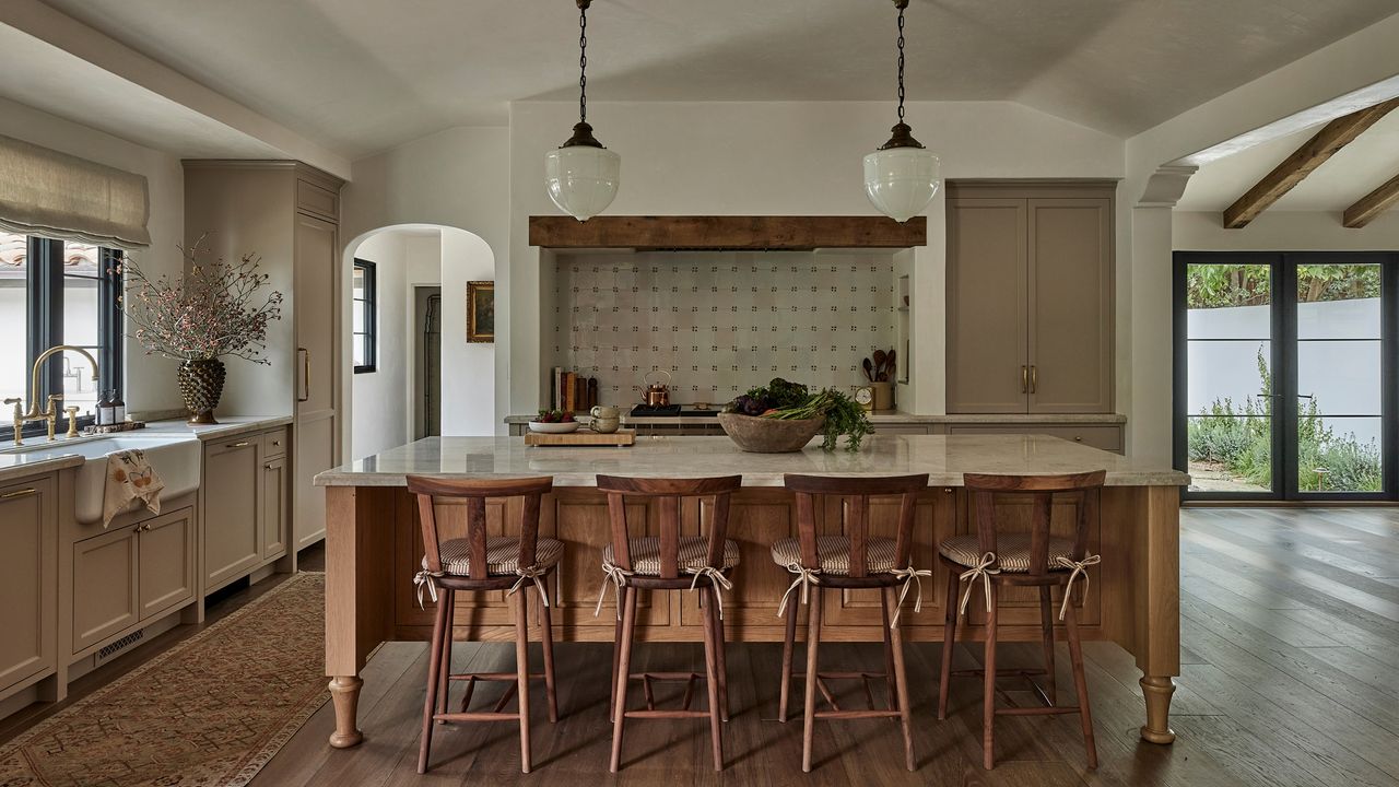 the-most-inspiring-kitchen-backsplash-ideas-that-blend-pretty-and