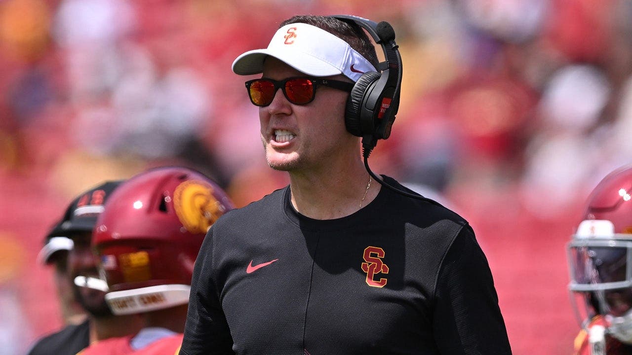 Lincoln Riley hot seat rumors get louder after 'Fire Lincoln' chants ...