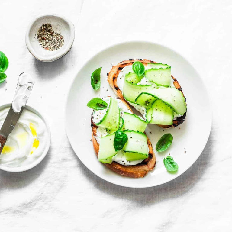 🧸 Tea party foods: Dainty sandwiches, sweets & sips