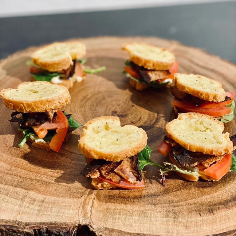 🧸 Tea party foods: Dainty sandwiches, sweets & sips