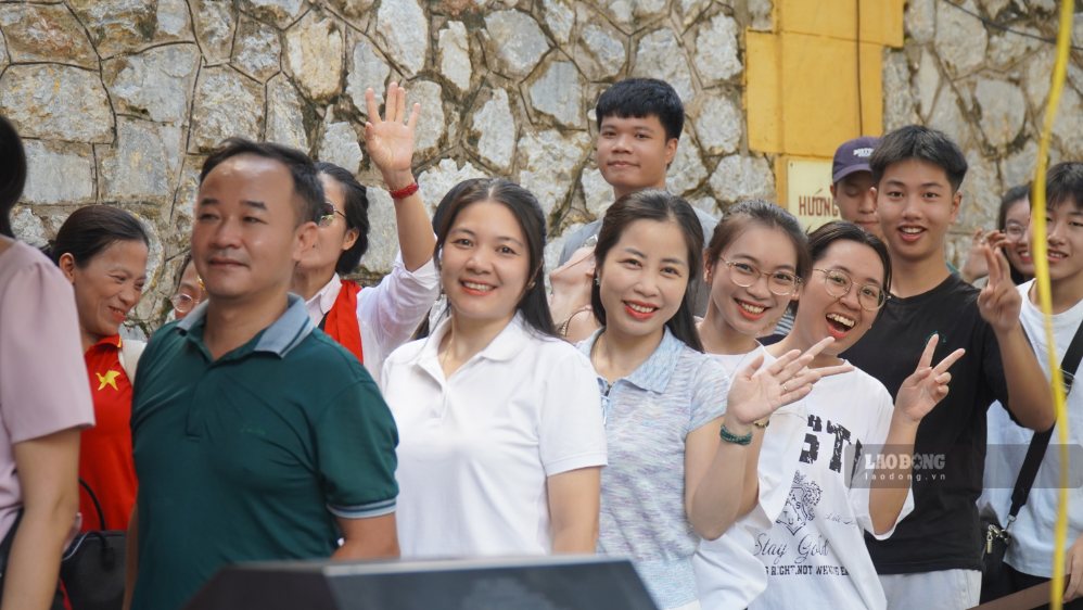 Nhà tù Hỏa Lò mở cửa miễn phí, đông nghịt người xếp hàng từ 6h sáng