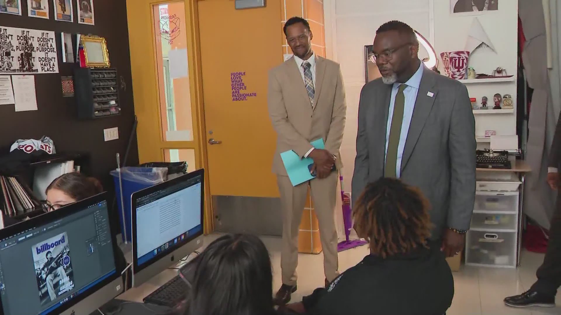 Mayor Johnson extends free internet program for 28,000 CPS students as ...