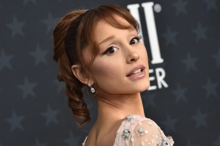 Ariana Grande bật khóc khép lại tour diễn, chuẩn bị tạm ngừng hoạt động