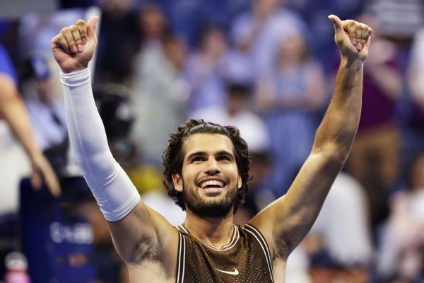Carlos Alcaraz drops 1st set, then surges into US Open round 3
