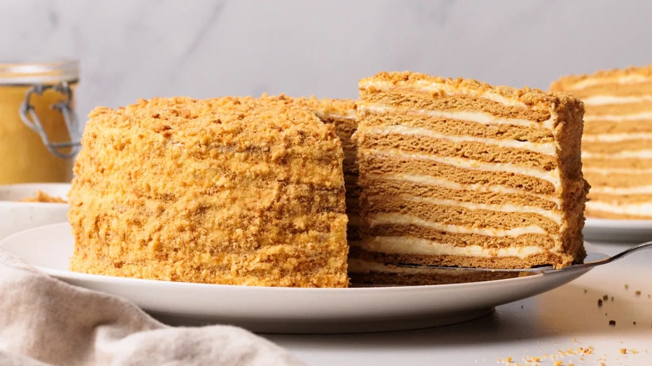 This cake is made from 8 layers of honey... it’s called medovik