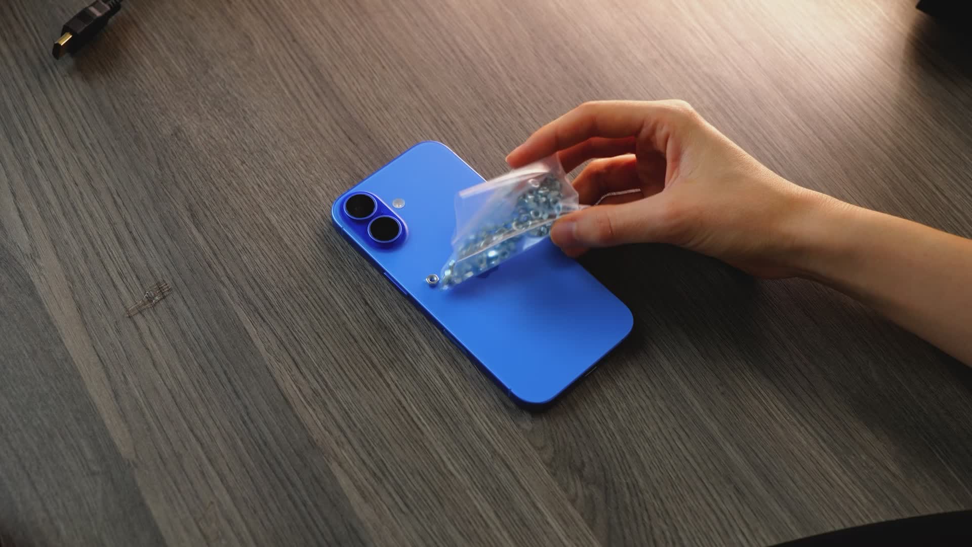 3D pen magic: Cómo un maestro convierte una funda aburrida en arte único