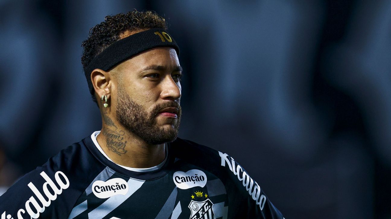 Santos' Neymar in tears after going off at half-time with another injury