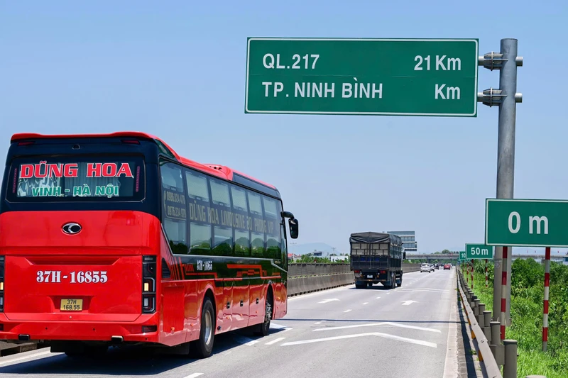 Đại diện Cục CSGT: 'Không phải cứ chạy sát nhau là bị phạt'