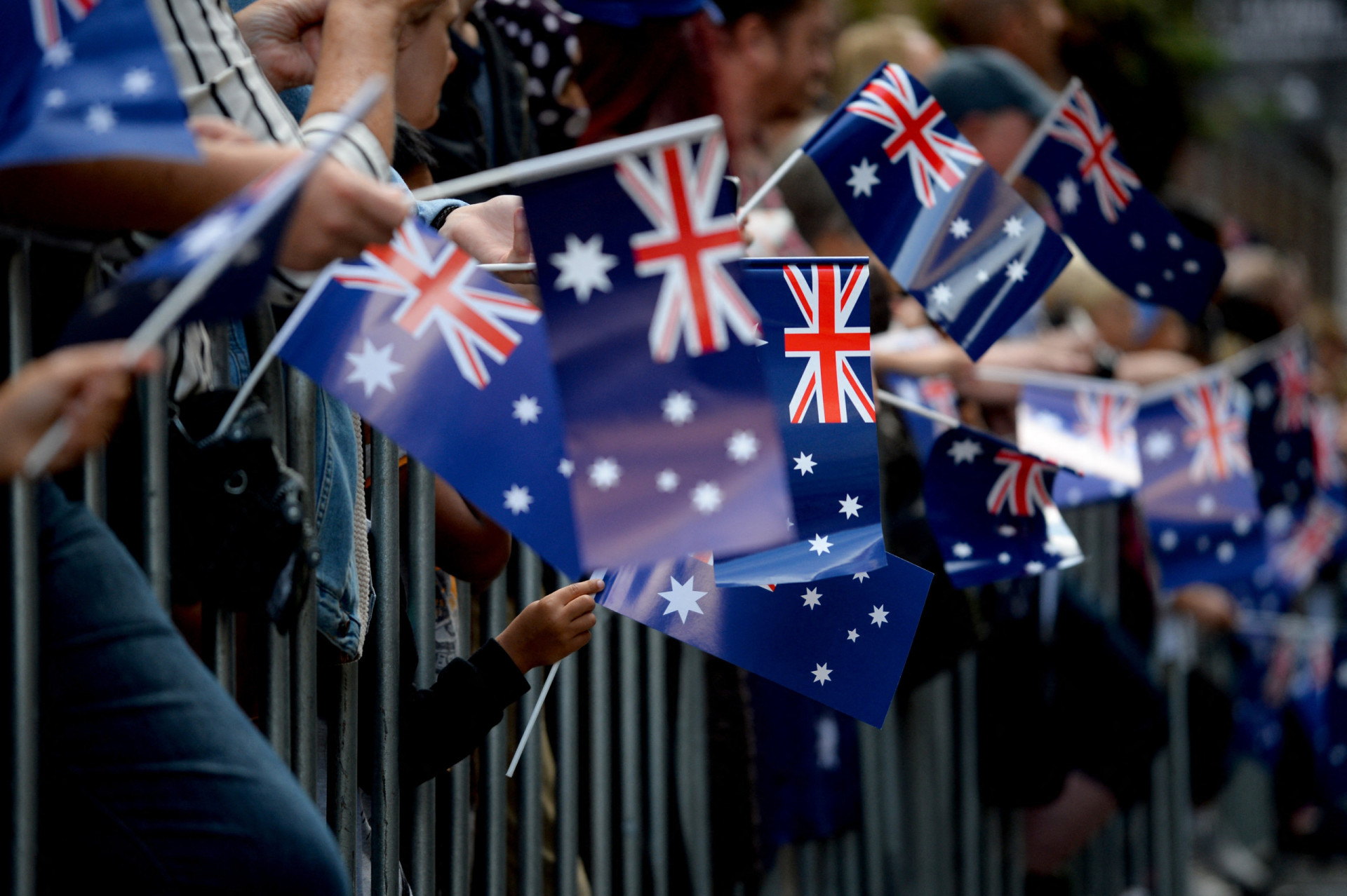 The most and least loved tourists per nationality