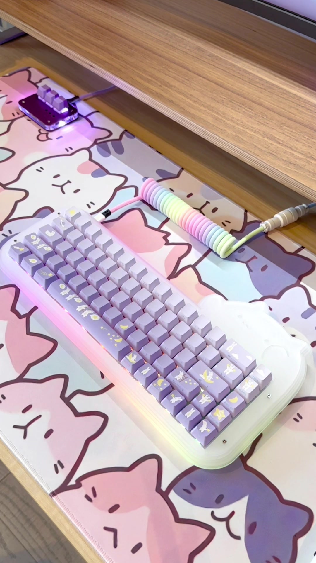 Bunny keycaps complete this custom keyboard