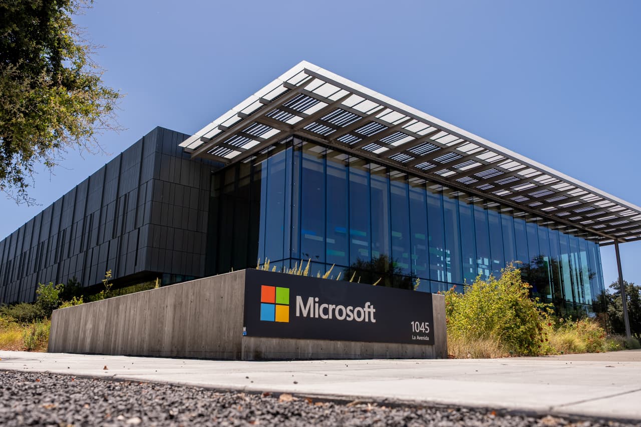 Microsoft spotlights AI and cloud with new reporting structure. It’s a ...