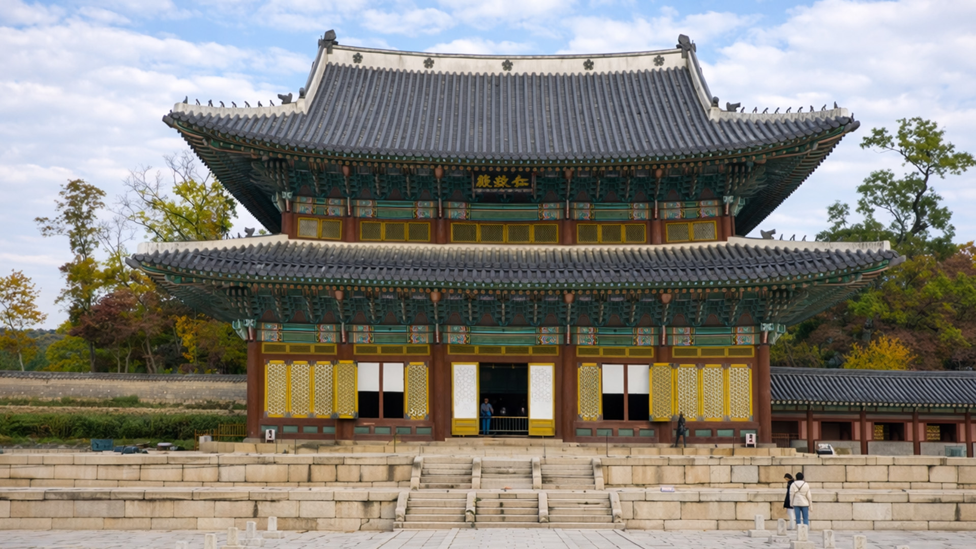 Walking through Seoul’s beautiful streets and cultural landmarks