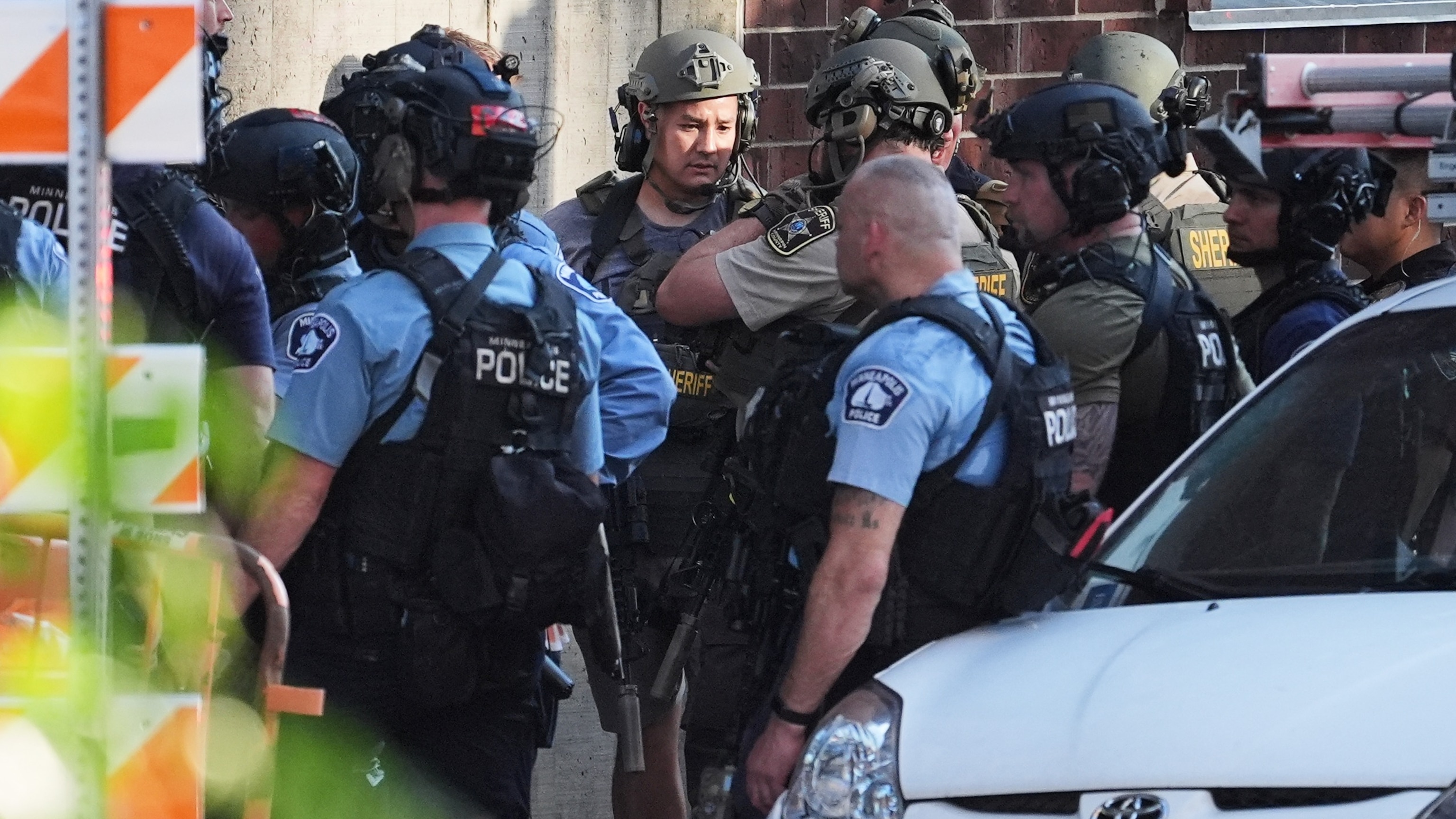 2 killed, several hurt in shooting at Minneapolis apartment building