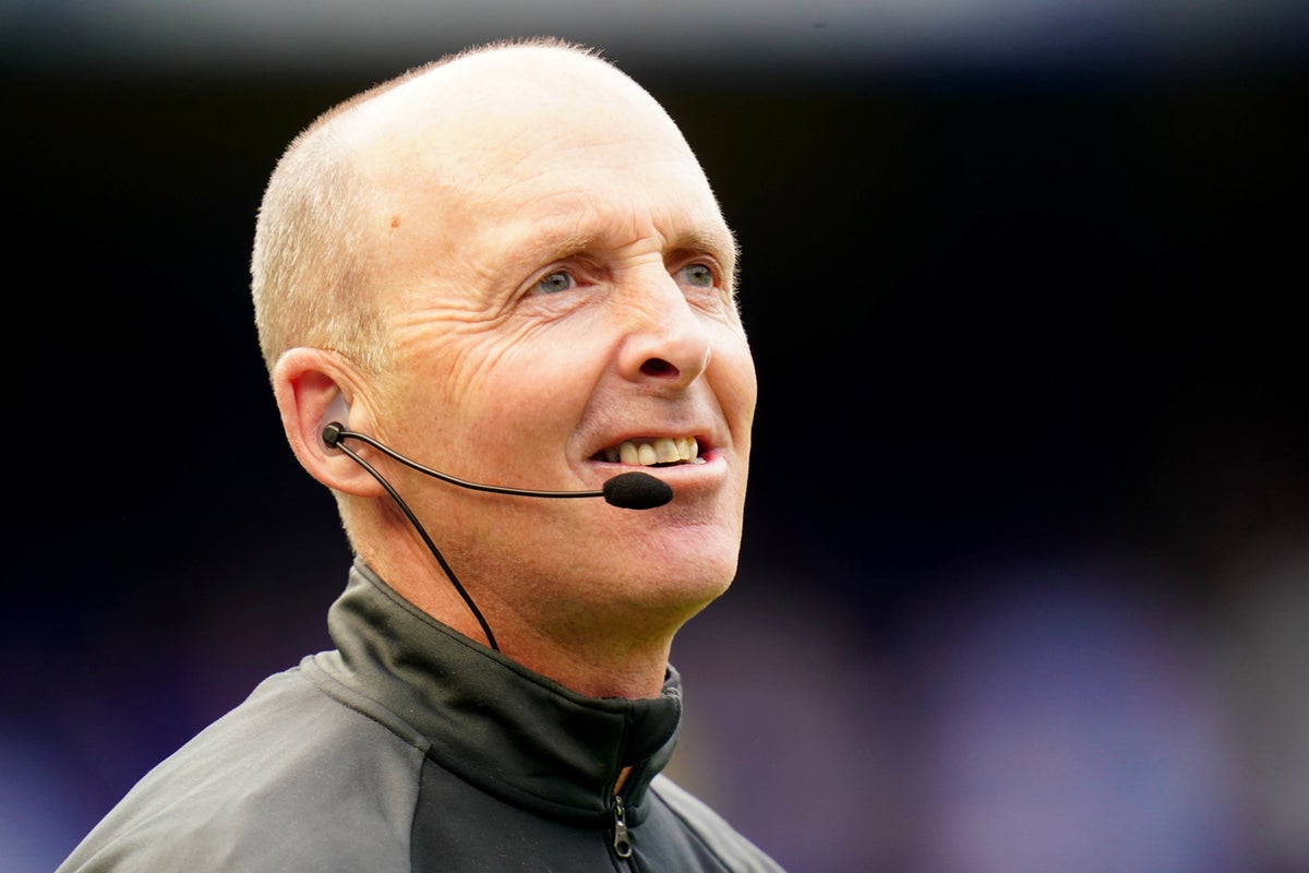 Mike Dean admits to mini-games while refereeing Premier League matches