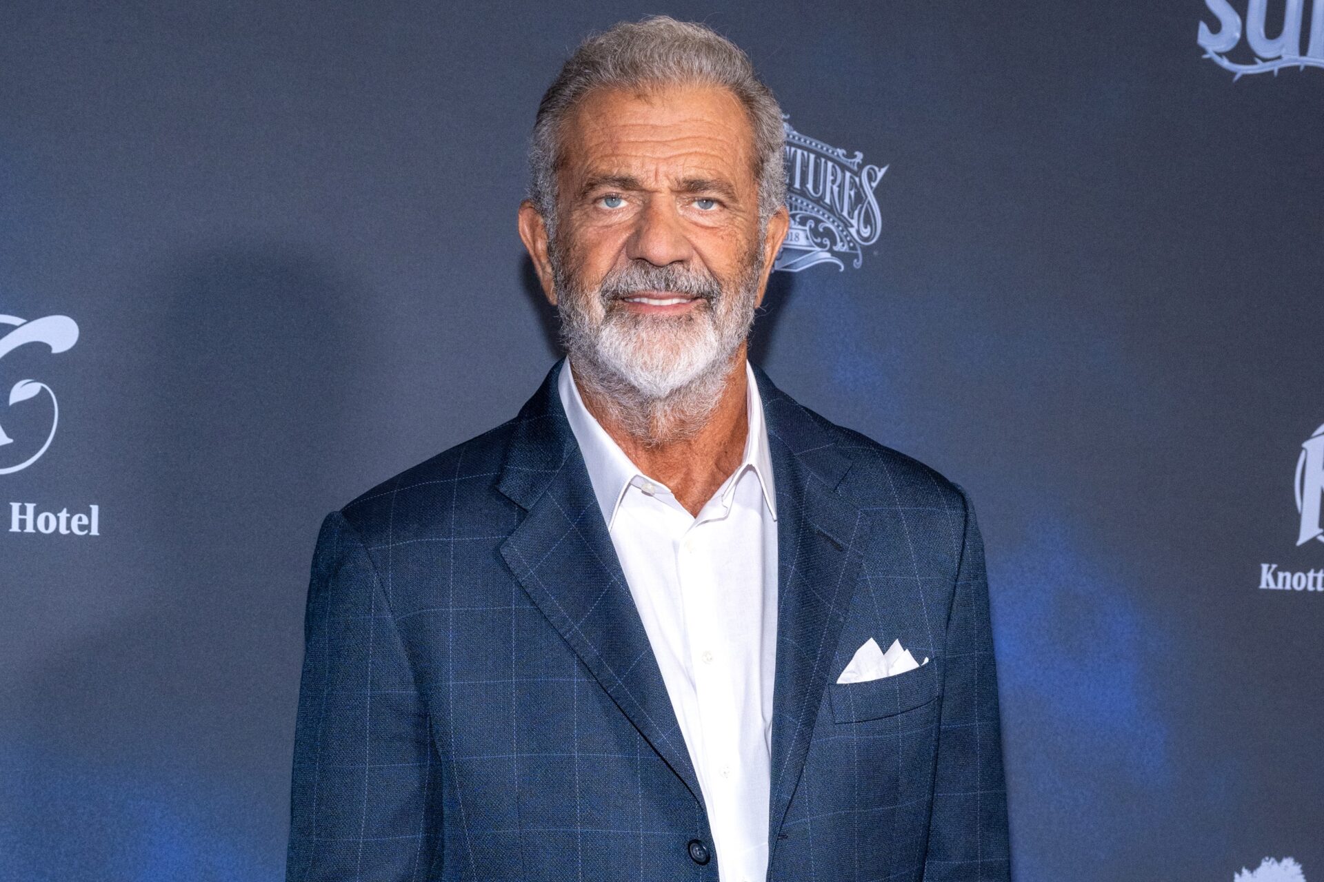 Mel Gibson apologizes after criticism for mocking sign language interpreter