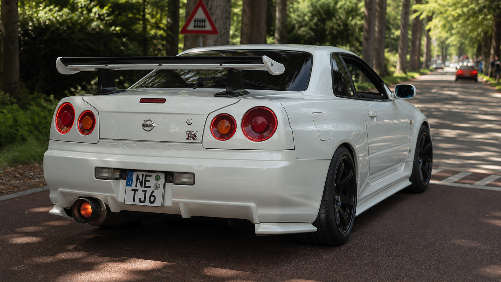 Modified Nissan GT-R R34 highlights Skyline character