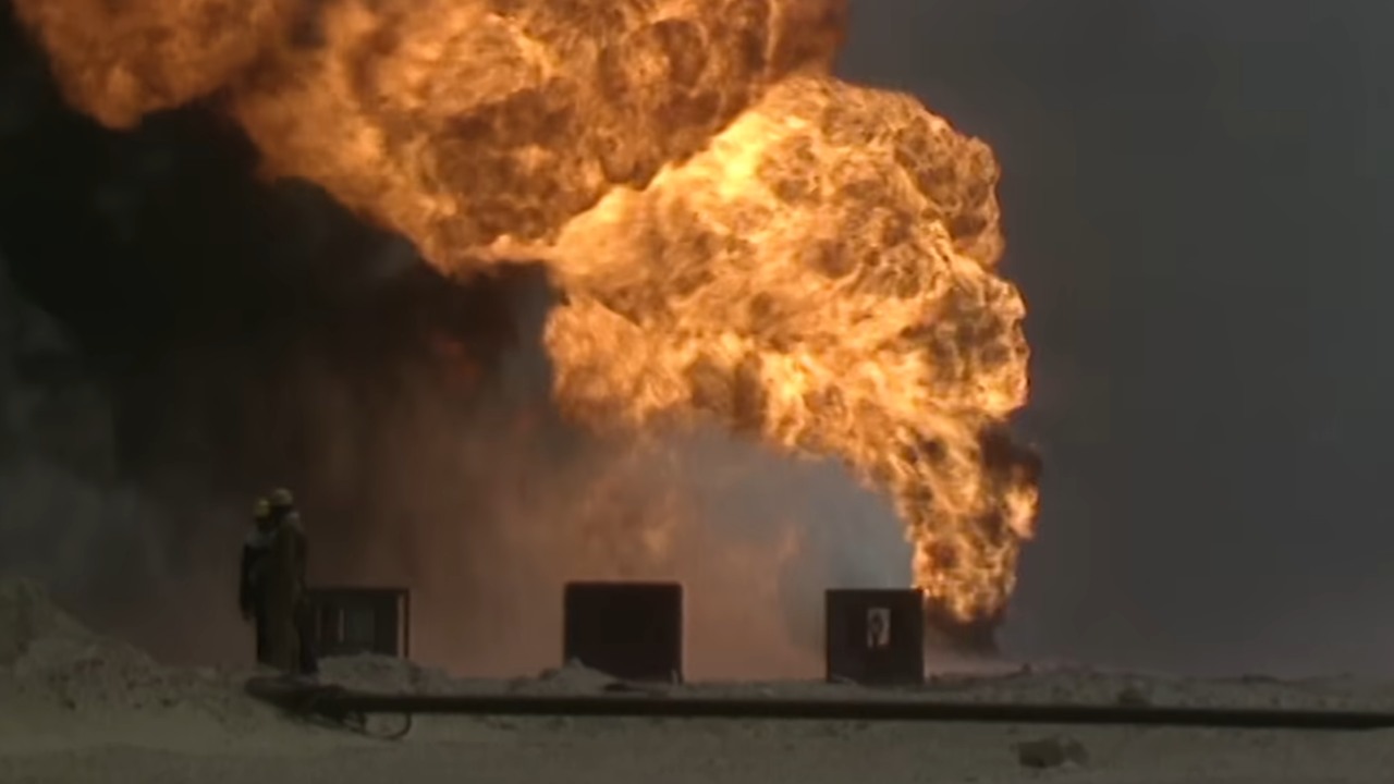 A Soviet tank got two jet engines - then it started killing oil fires ...