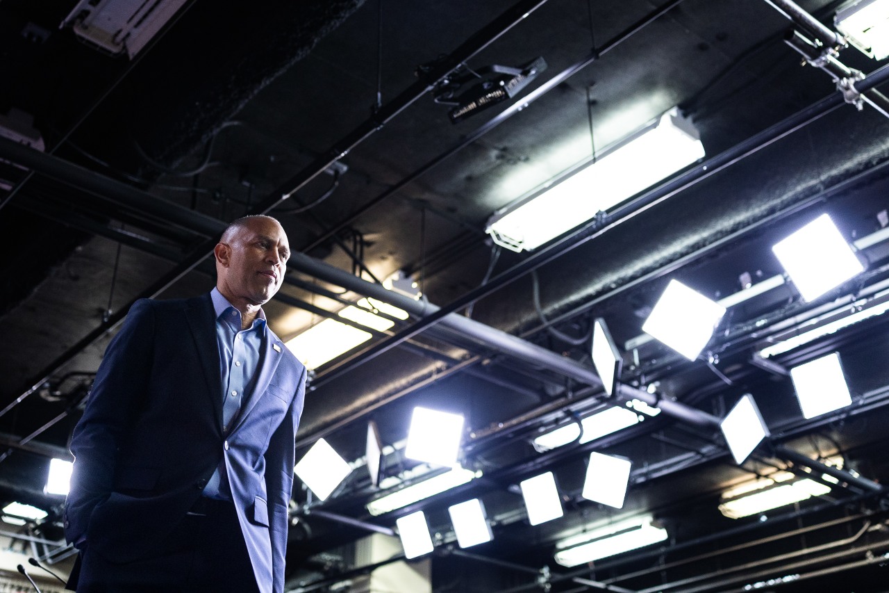 Shock defections challenge top Democrat Hakeem Jeffries