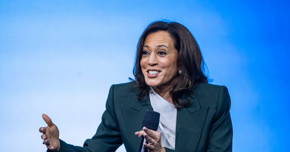 Democrats in close midterm races keep telling Kamala Harris to stay ...