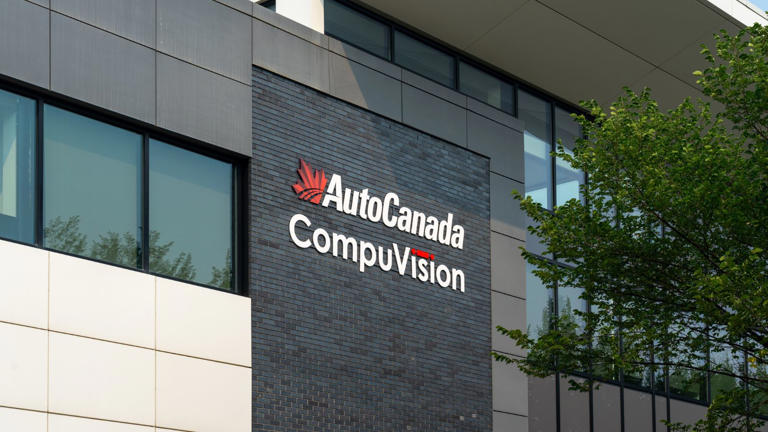 Former AutoCanada chair discloses another $461,390 share buy, taking ...