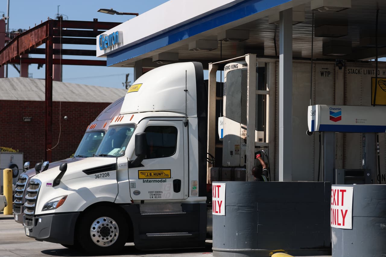 Diesel prices surge to record high and JB Hunt and other freight stocks ...