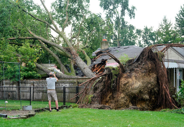More than 277K without power in Michigan as more storms expected