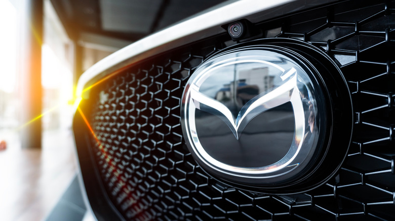 What actually happened with Mazda's once-ambitious luxury division?
