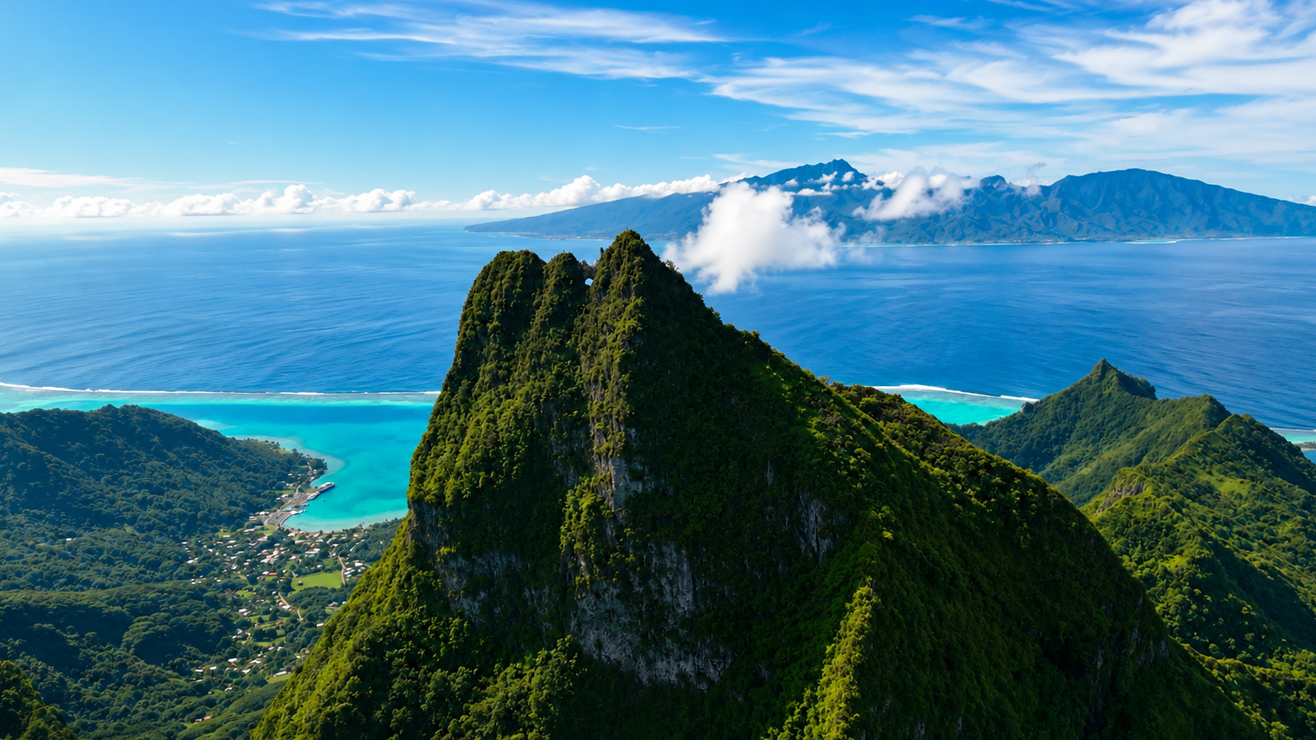Why are Mo'orea’s mountains so steep near the coast?