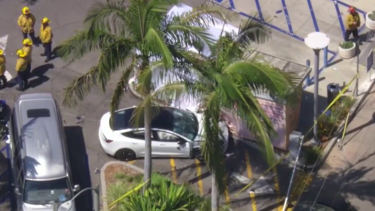 1 dead, 4 injured in crash near Trader Joe's at The Grove