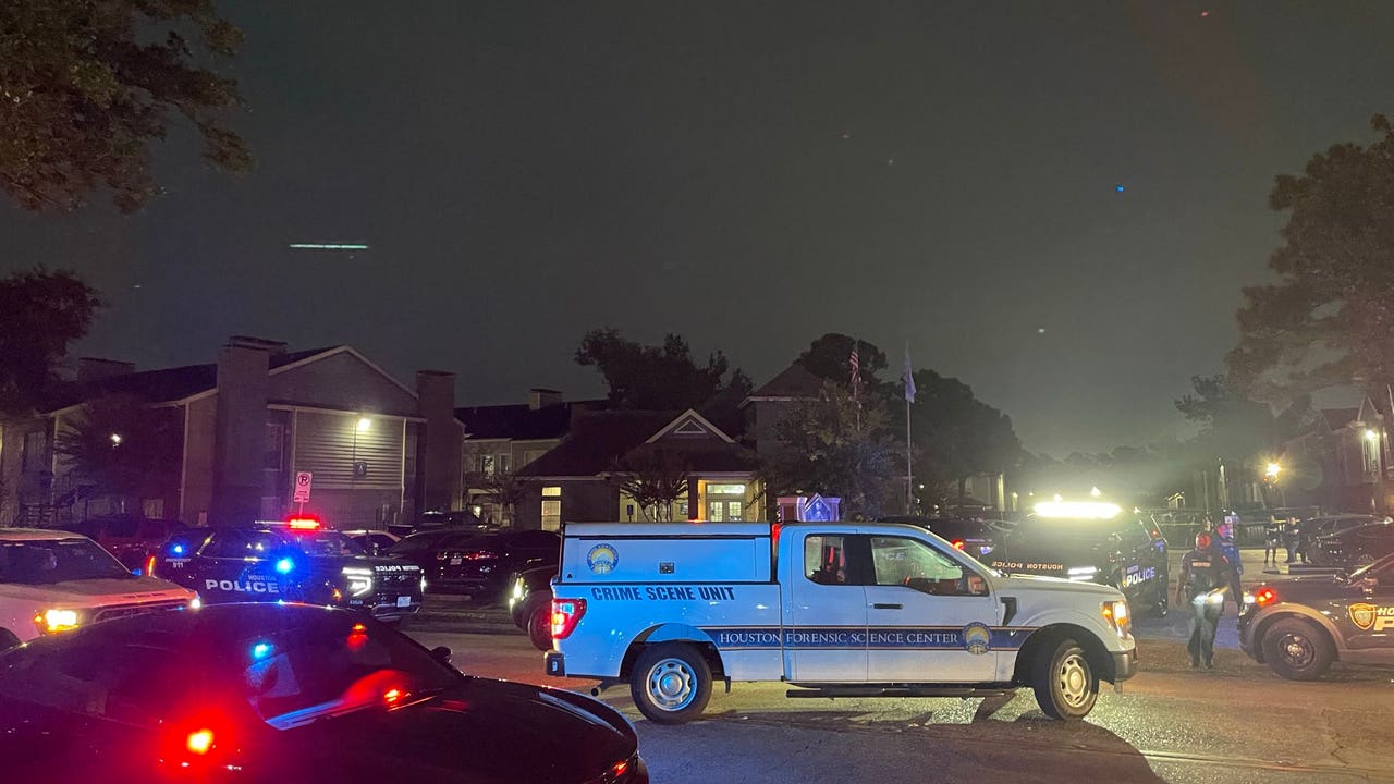 2 found dead in West Houston apartment management office