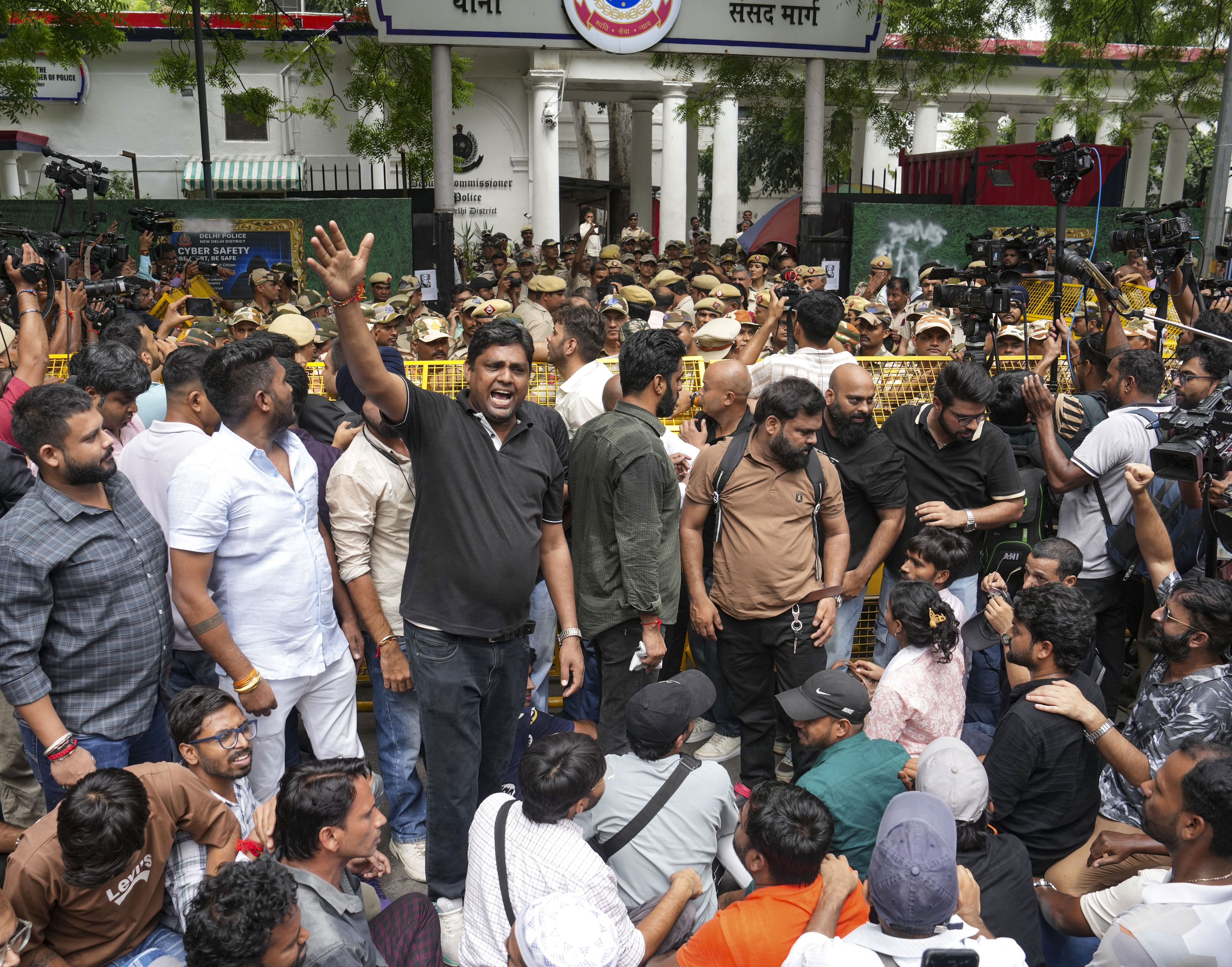Delhi Police assures arrest of man accused of assaulting student's father in 72 hours: CJP