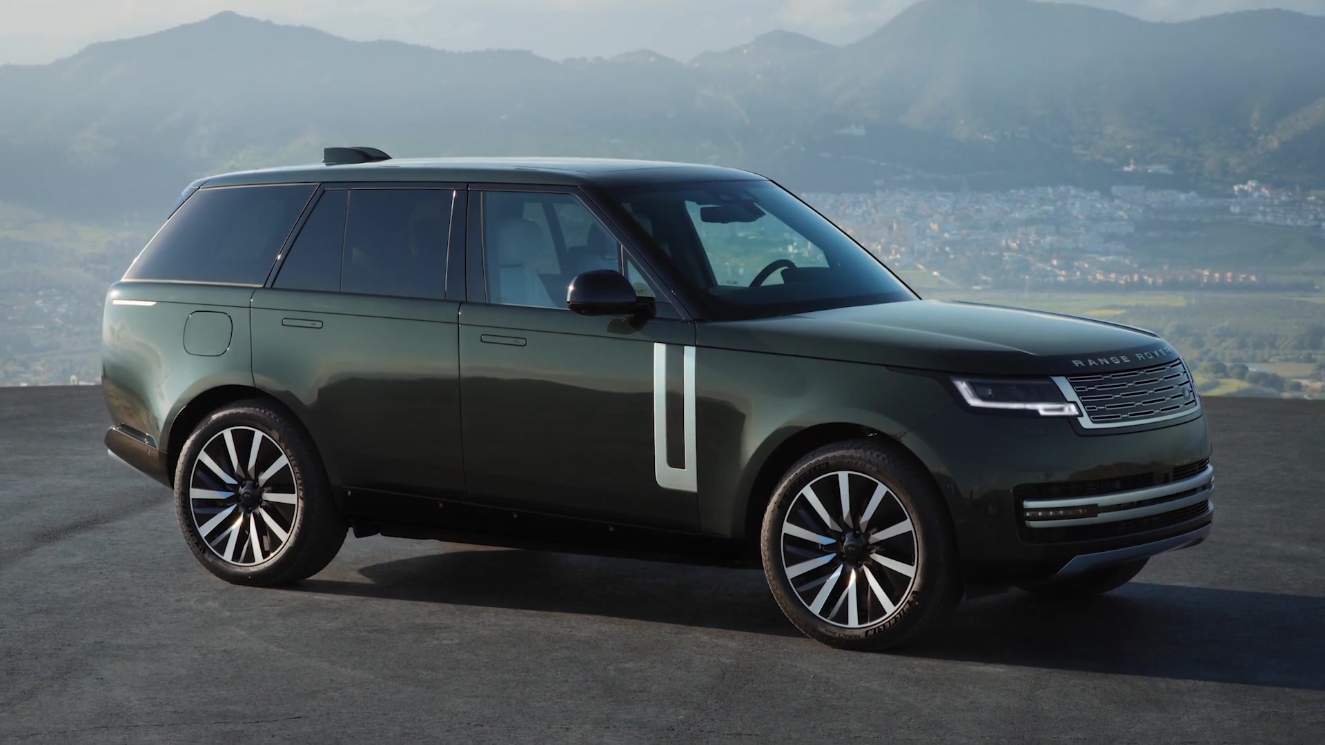Range Rover electric exterior design in Belgravia green