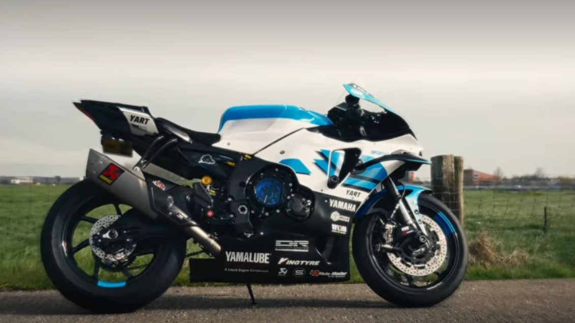 Riding the Yamaha R1 on one wheel through strong crosswinds
