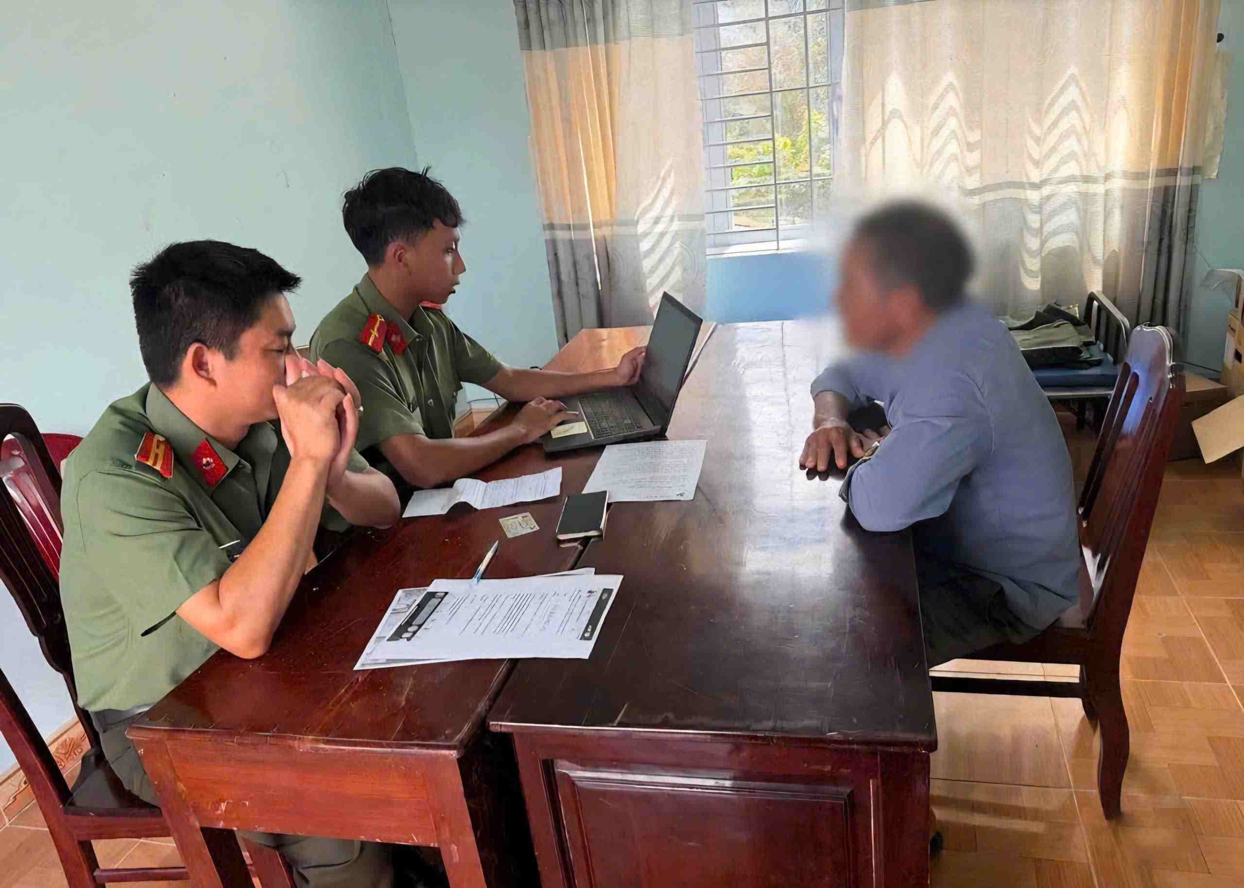 Công an làm việc với nhiều trường hợp tương tác với nội dung xấu độc trên mạng xã hội