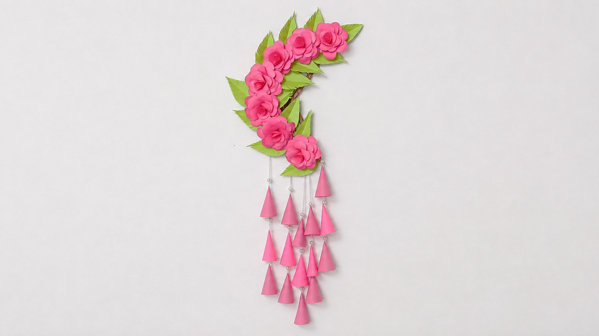 Making beautiful floral wall hanging crafts easily at home