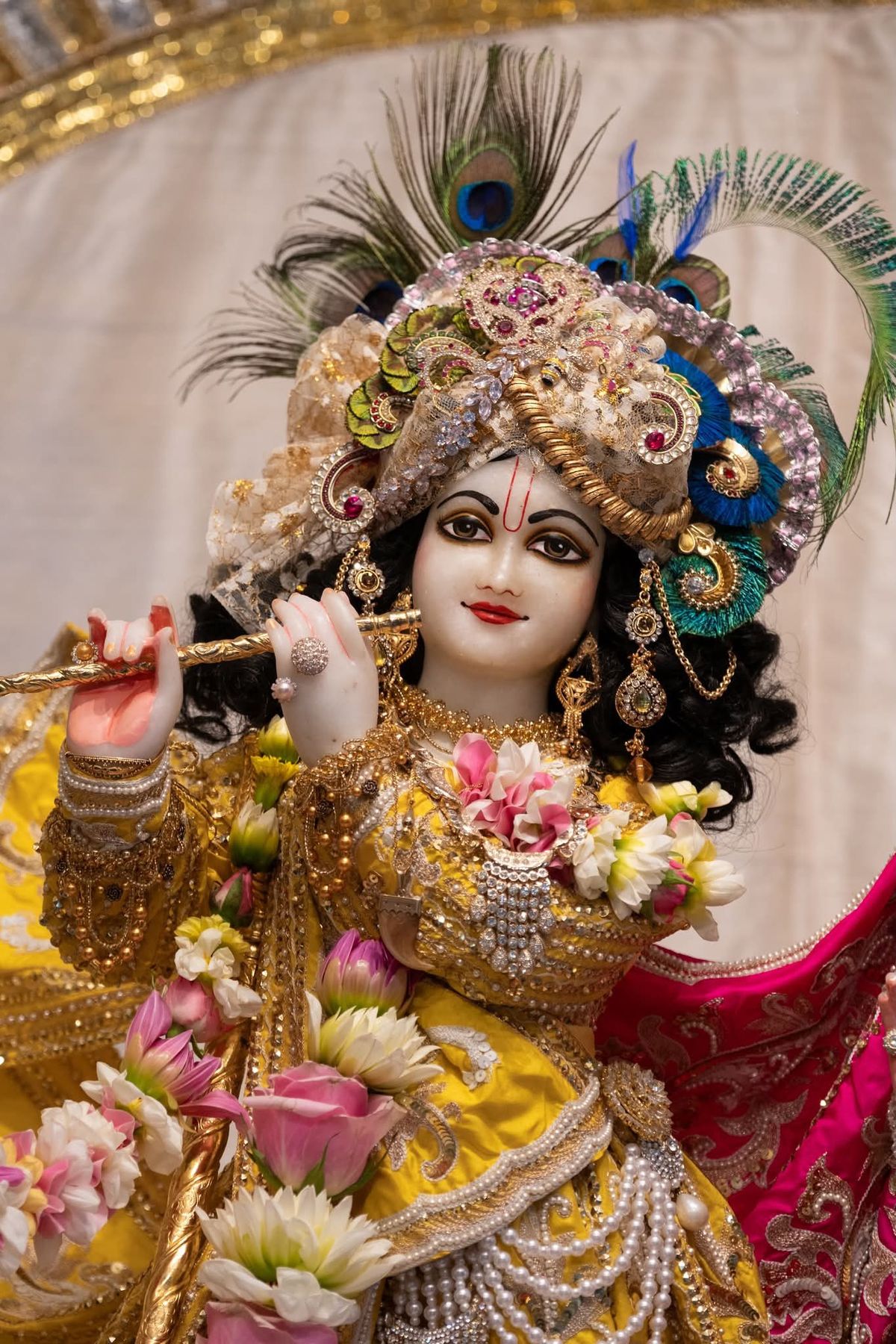 <a>Recognize the Immortality of the Soul:</a> The physical body is merely temporary, but the inner soul (Atman) is eternal and imperishable. Understanding this deeper truth removes the paralyzing fear of death, enabling you to live courageously and view life’s challenges with proper perspective. (Image: Pinterest)