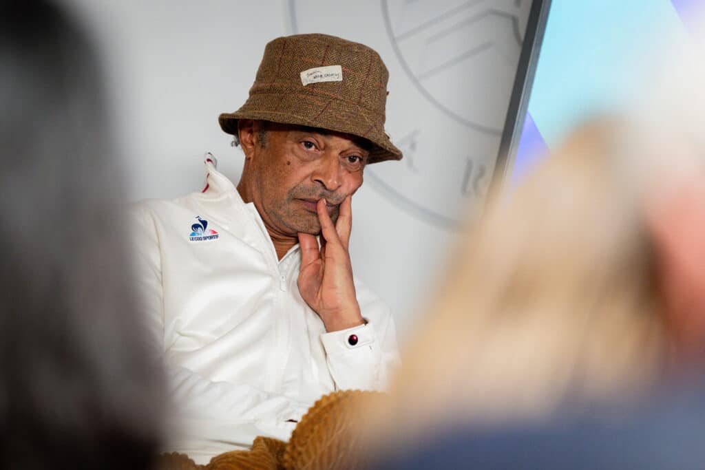yannick-noah-pi-g-par-une-fausse-mannequin-l-arnaqueuse-lui-soutire