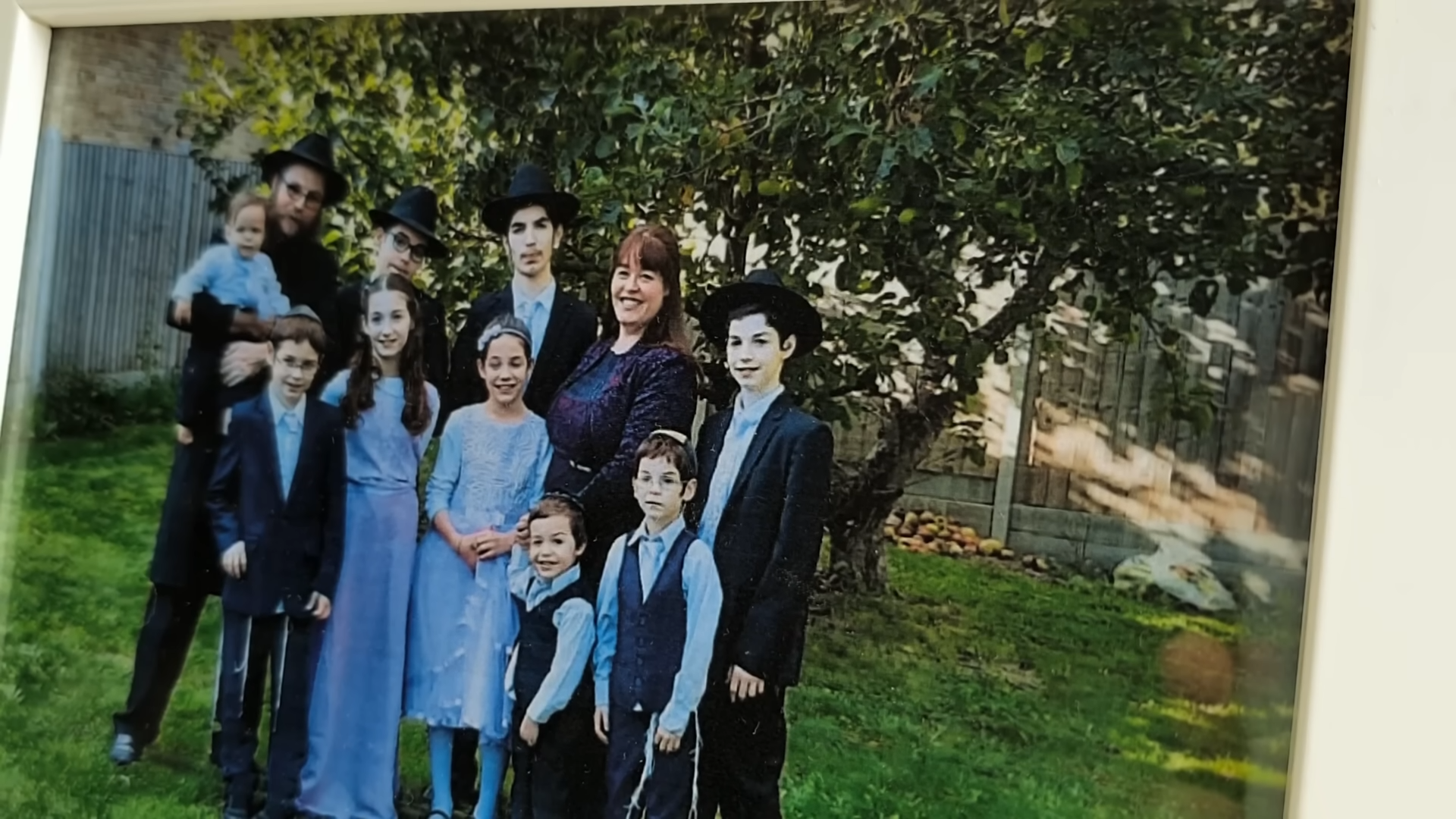 9 kids, 0 TVs, and separate beds: Inside a strictly Orthodox Jewish home