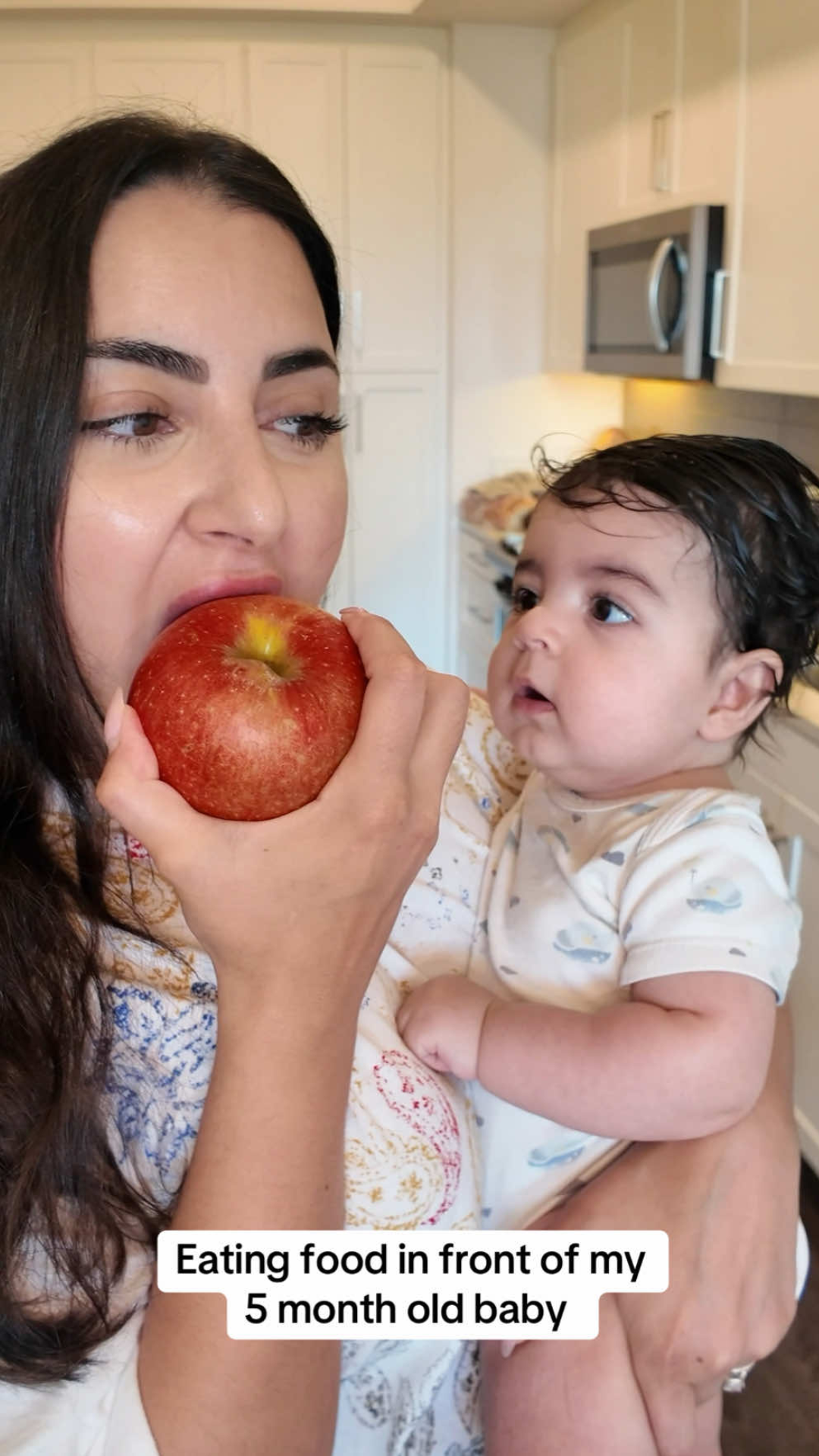 When should babies start solids? Key signs parents should know